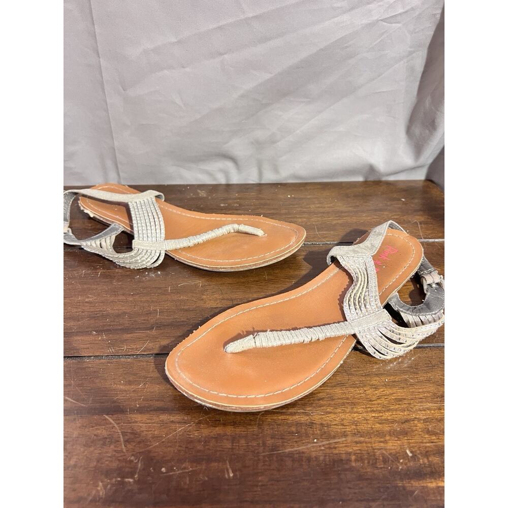 Pink & Pepper brand thong sandals Size 9 TG2005